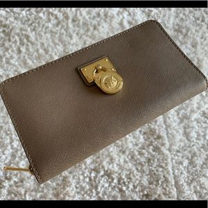 Michael Kors Zipper Wallet